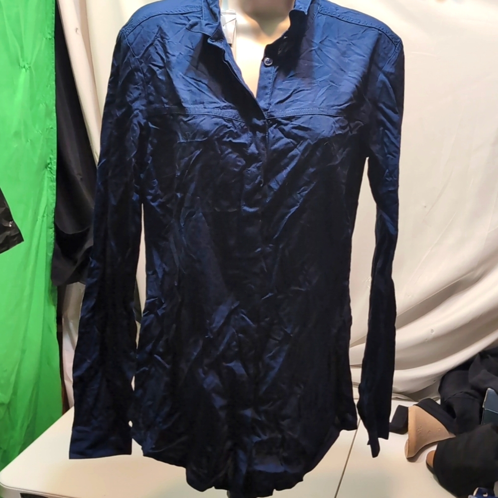 New Bench affecting women's dark blue button down shirt size small